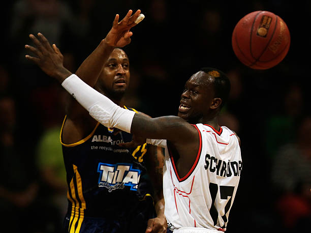 重返赛场出 重返赛场出